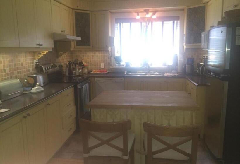 Maison Des Jardins B & B