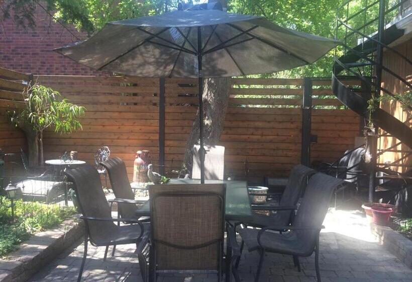 Maison Des Jardins B & B