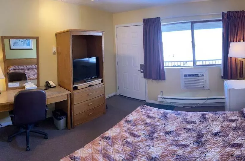モーテル Tumbler Ridge Inn