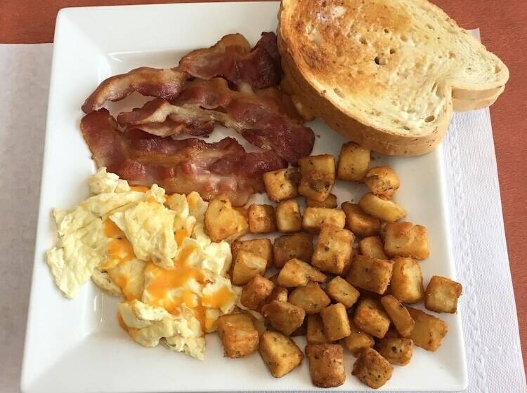 모텔 Tumbler Ridge Inn