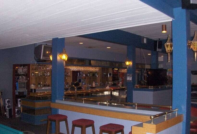 모텔 Tumbler Ridge Inn