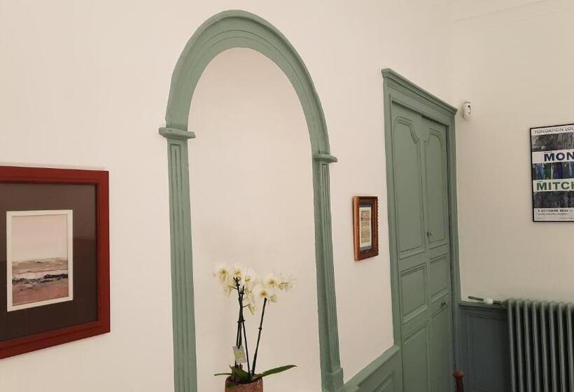 تختخواب و صبحانه L Essongère