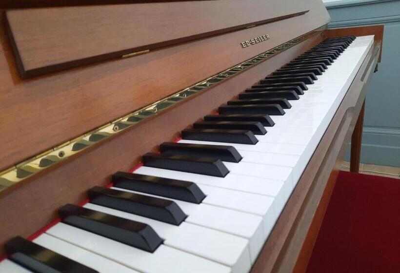 تختخواب و صبحانه L Essongère