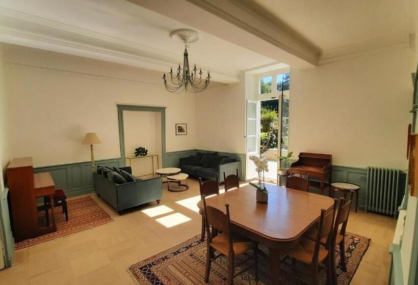 تختخواب و صبحانه L Essongère