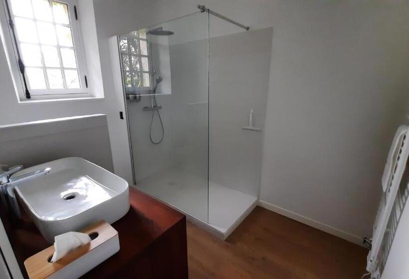 تختخواب و صبحانه L Essongère