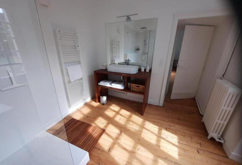 تختخواب و صبحانه L Essongère