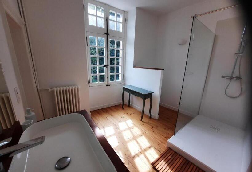 تختخواب و صبحانه L Essongère