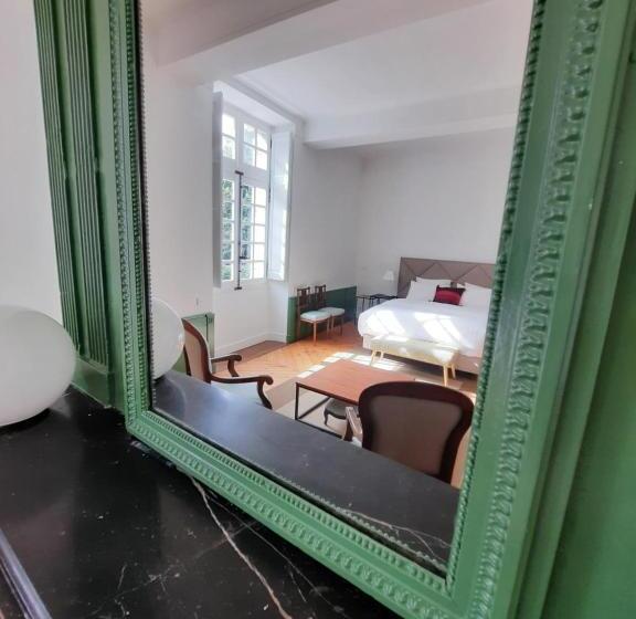 تختخواب و صبحانه L Essongère