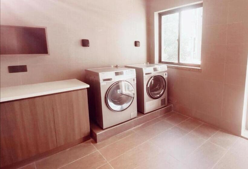 Hanting Hotel Huzhou Yishang Street