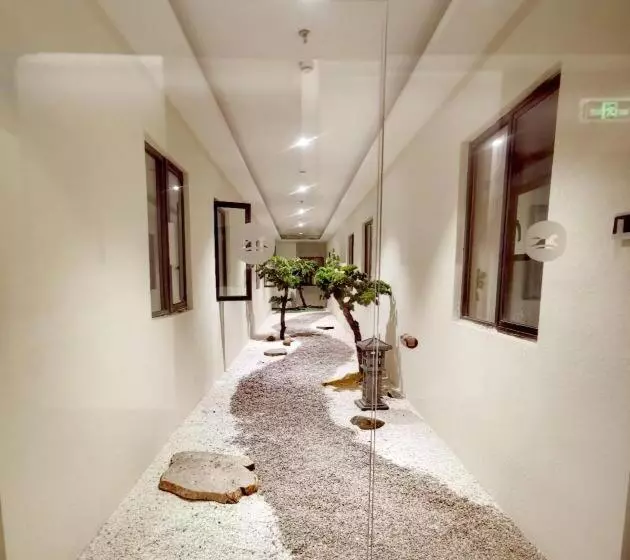 Hanting Hotel Huzhou Yishang Street