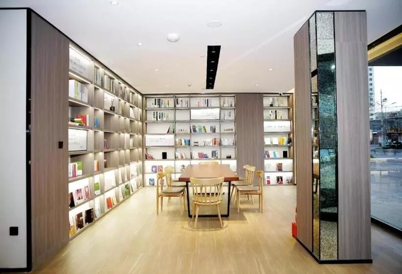 Hanting Hotel Lvliang College