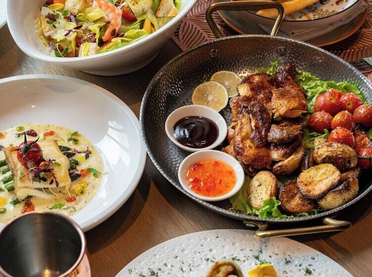 Отель Jen Kunming By Shangri La