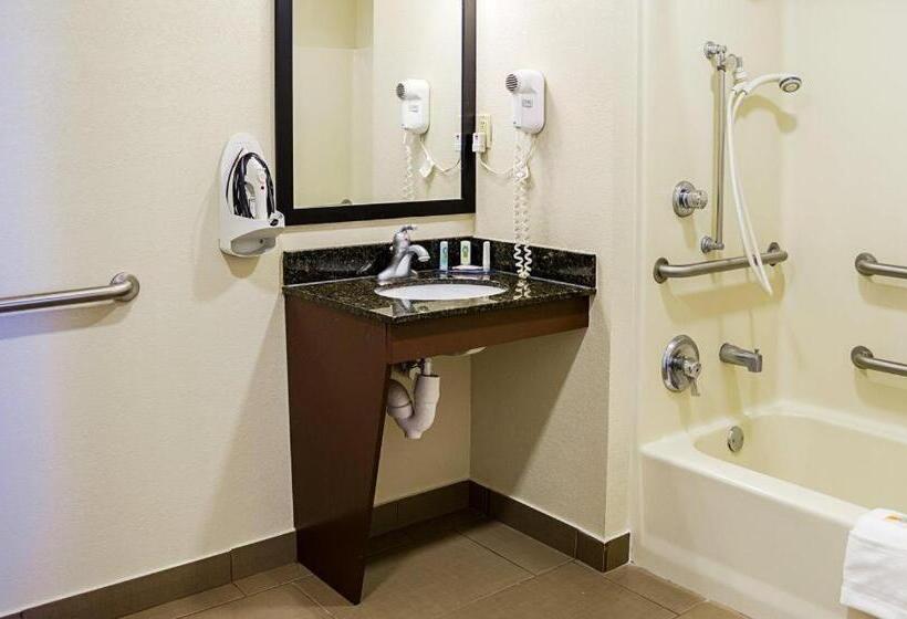 Отель Quality Inn