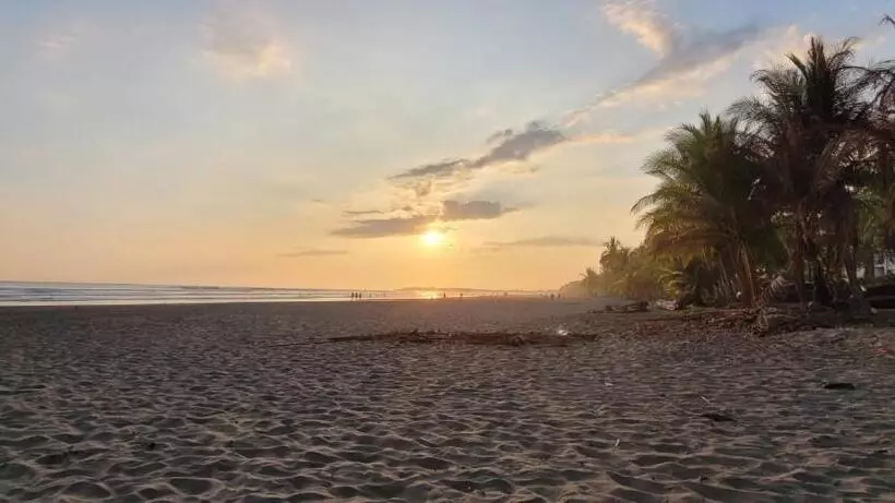 ユースホステル Cabina Azul In Bejuco Beach With Queen Bed But No Air Conditioning