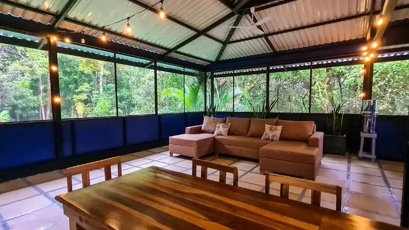 ユースホステル Cabina Azul In Bejuco Beach With Queen Bed But No Air Conditioning