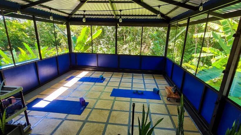 Общежитие Cabina Azul In Bejuco Beach With Queen Bed But No Air Conditioning