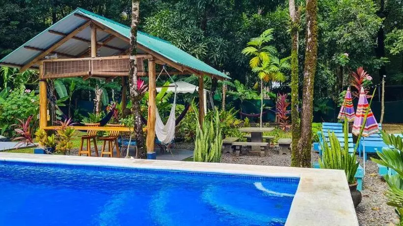 ユースホステル Cabina Azul In Bejuco Beach With Queen Bed But No Air Conditioning