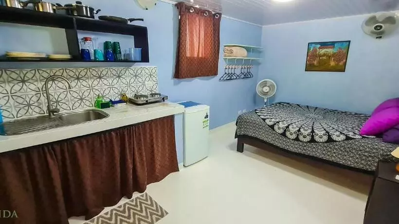 ユースホステル Cabina Azul In Bejuco Beach With Queen Bed But No Air Conditioning
