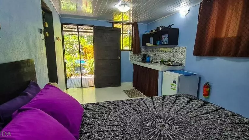 ユースホステル Cabina Azul In Bejuco Beach With Queen Bed But No Air Conditioning