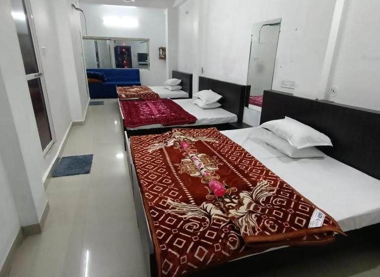 هتل Sri Residency