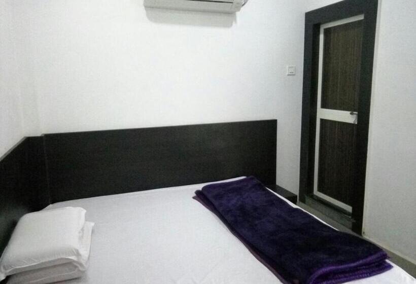 هتل Sri Residency