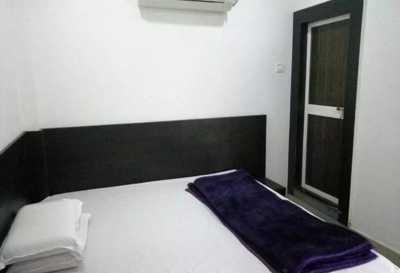 ホテル Sri Residency