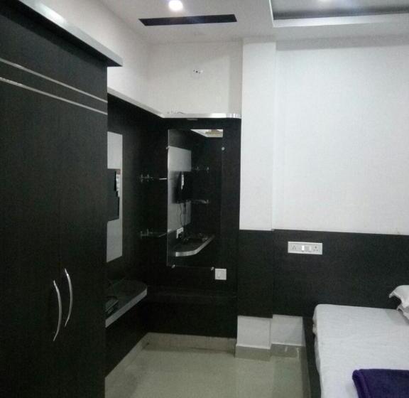 هتل Sri Residency