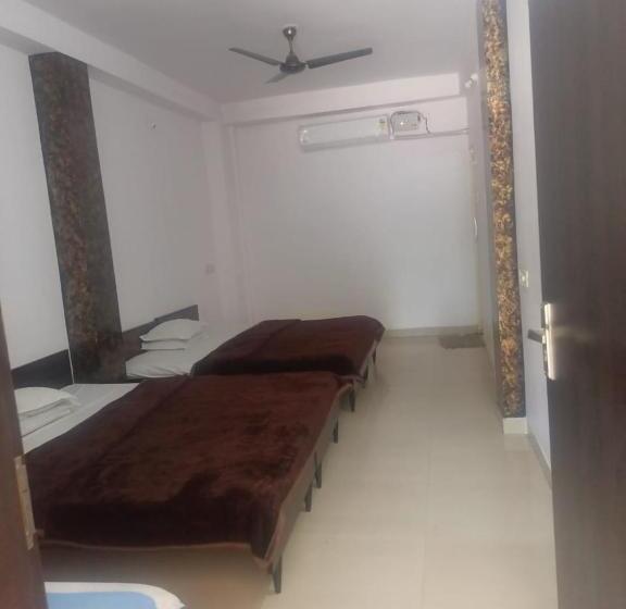 هتل Sri Residency