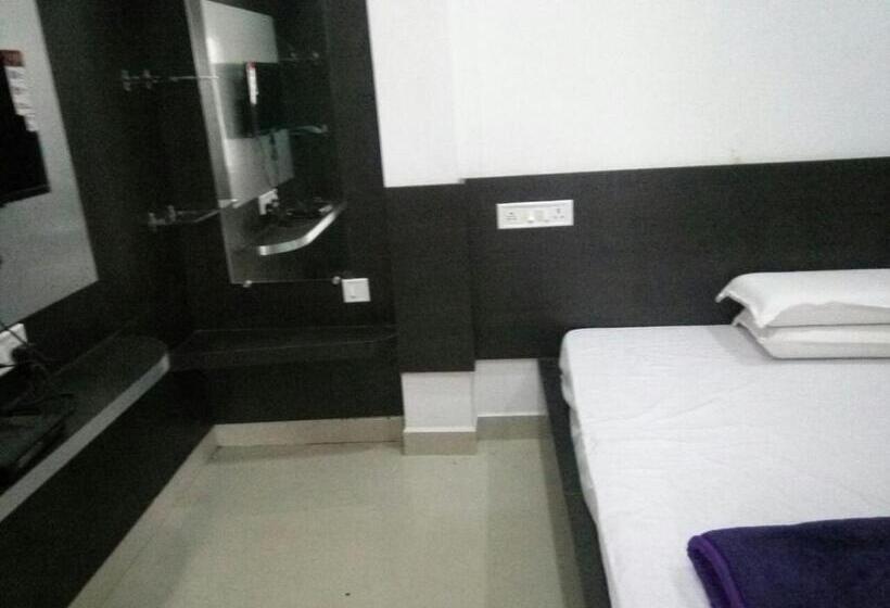 هتل Sri Residency