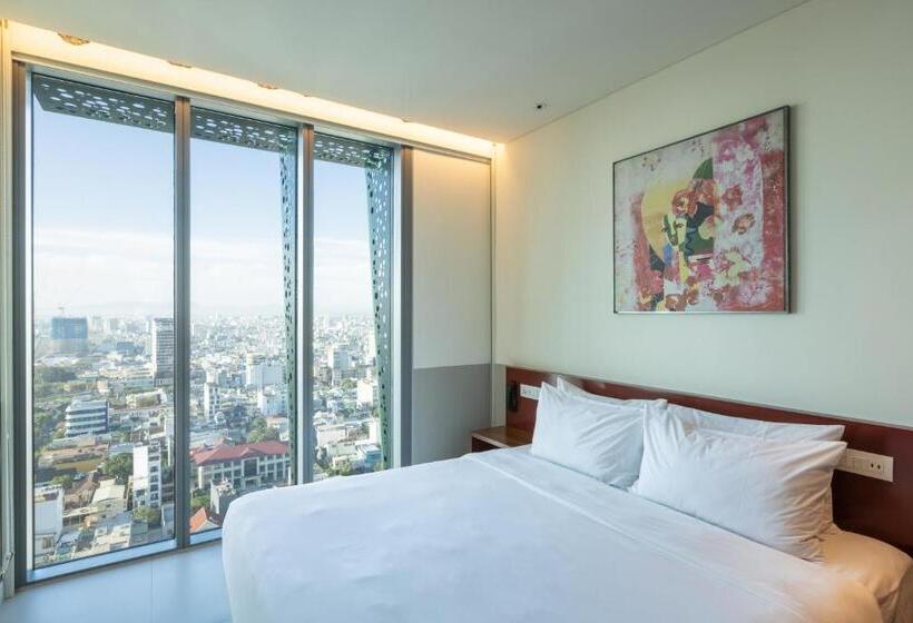 Wink Hotel Can Tho   24hrs Stay & Rooftop Pool Bar