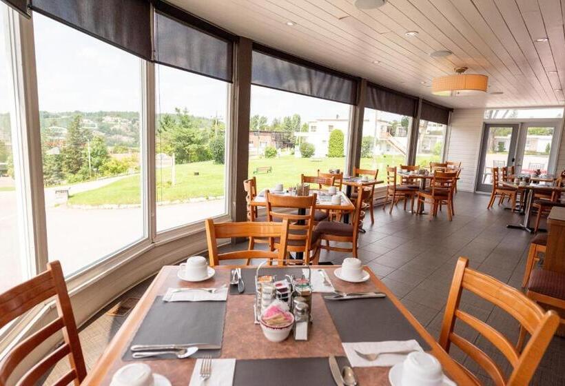 ユースホステル Auberge Le Parasol