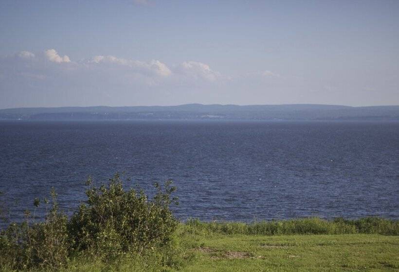 Auberge Internationale Forillon   Hostel