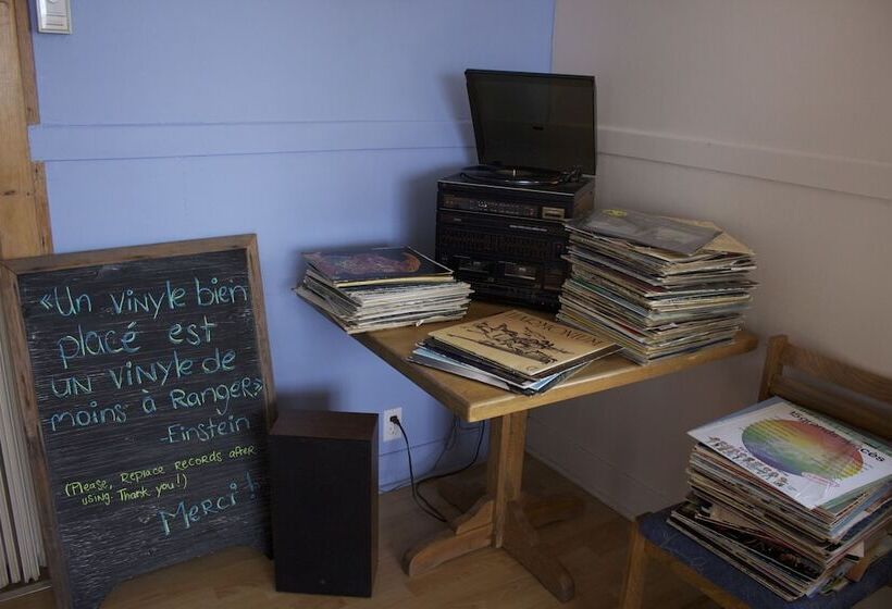 Auberge Internationale Forillon   Hostel