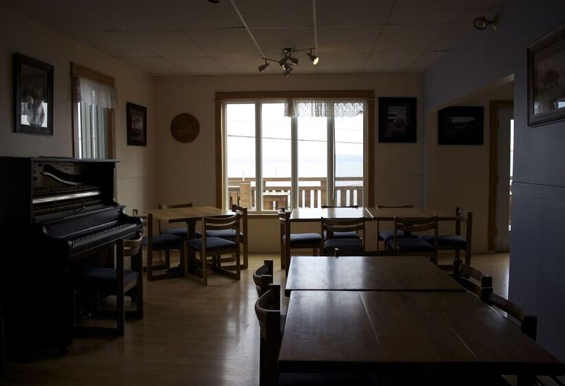 Auberge Internationale Forillon   Hostel