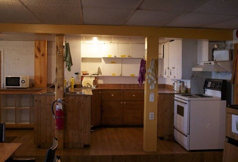 Auberge Internationale Forillon   Hostel