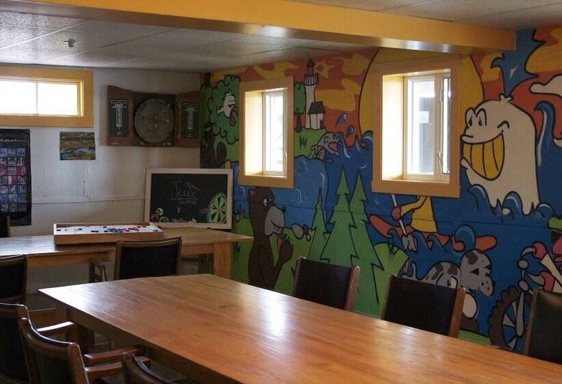 Auberge Internationale Forillon   Hostel