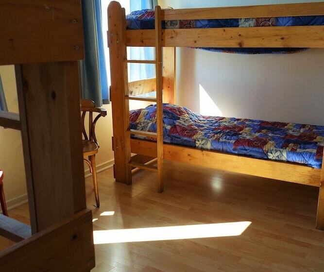 Auberge Internationale Forillon   Hostel