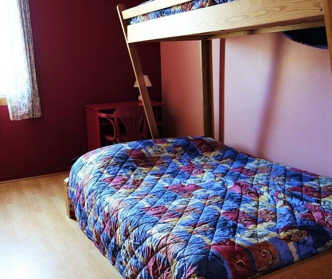 Auberge Internationale Forillon   Hostel