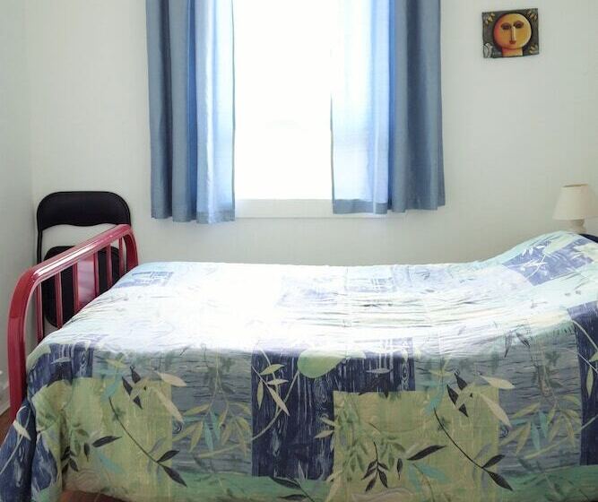 Auberge Internationale Forillon   Hostel