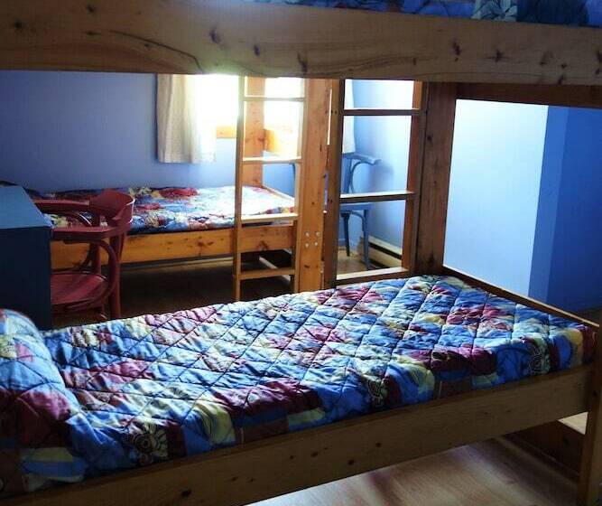 Auberge Internationale Forillon   Hostel