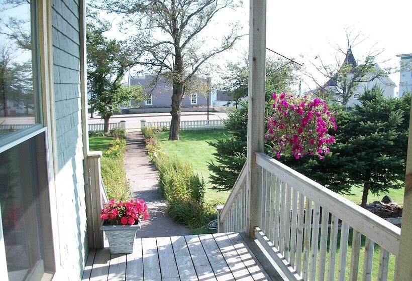مبيت وإفطار Louisbourg Heritage House