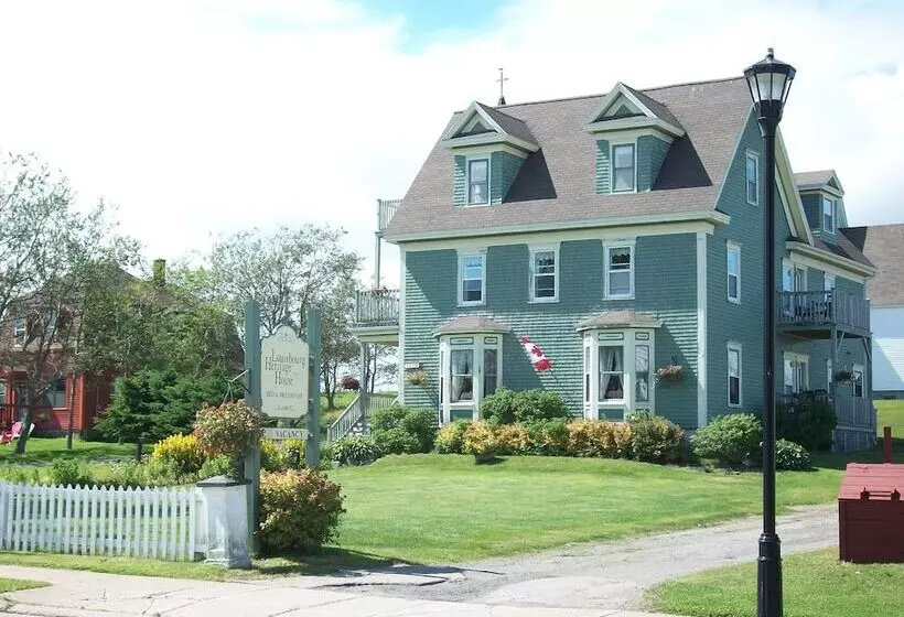 Aamiaismajoitus (B&B) Louisbourg Heritage House