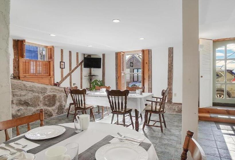 Bed and Breakfast Sail Inn Lunenburg