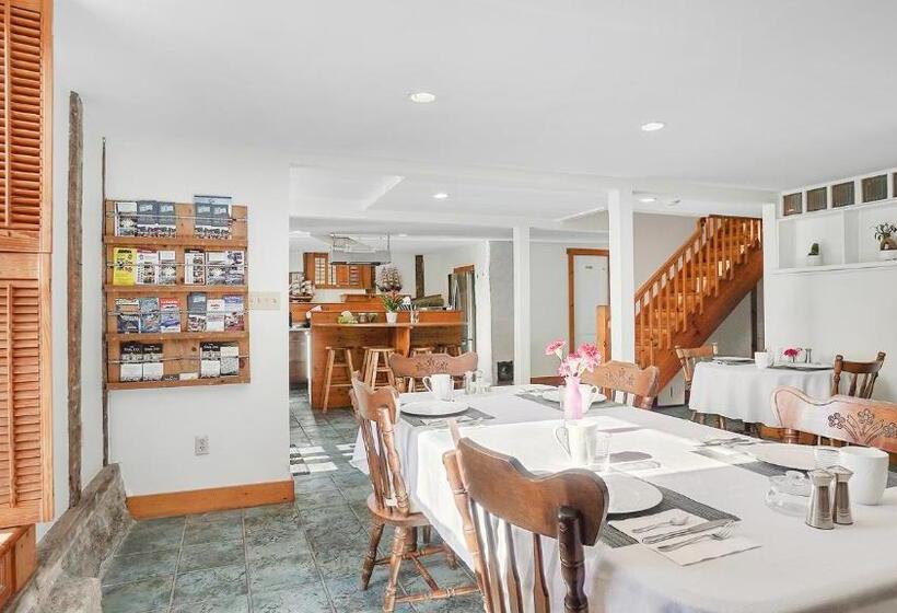 Bed and Breakfast Sail Inn Lunenburg