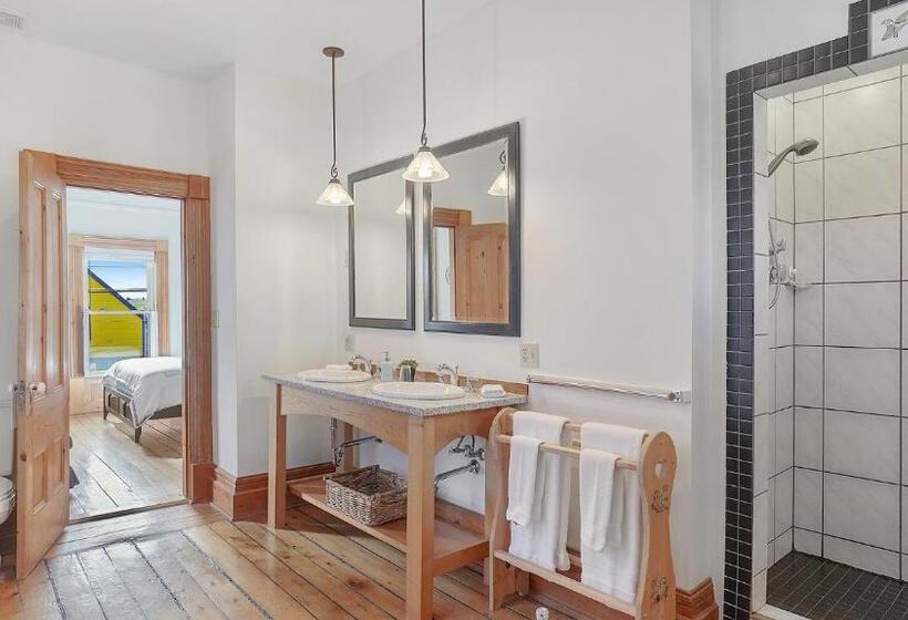 Bed and Breakfast Sail Inn Lunenburg