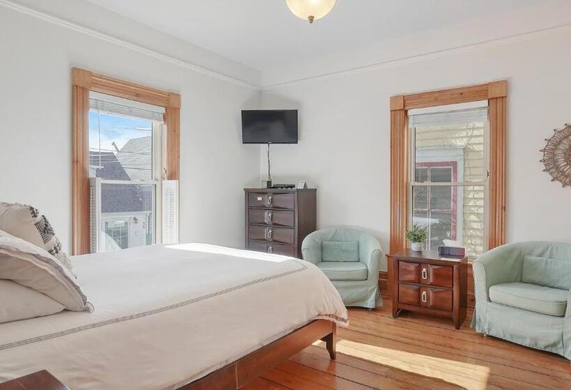 Bed and Breakfast Sail Inn Lunenburg