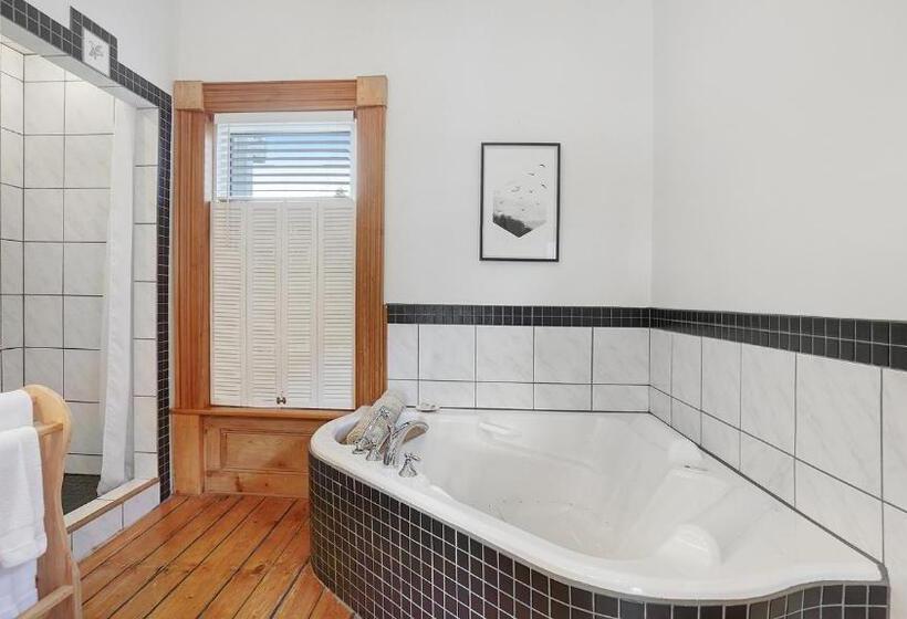 Bed and Breakfast Sail Inn Lunenburg