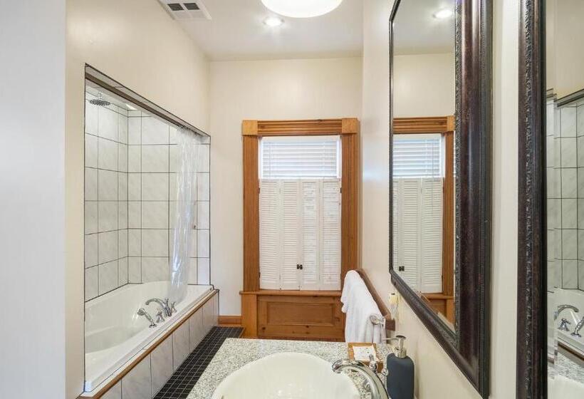 Bed and Breakfast Sail Inn Lunenburg