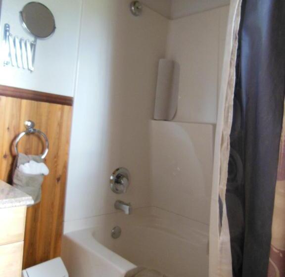 Blue Grouse Country Inn B&b