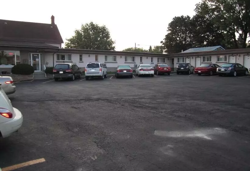 Canadiana Motel